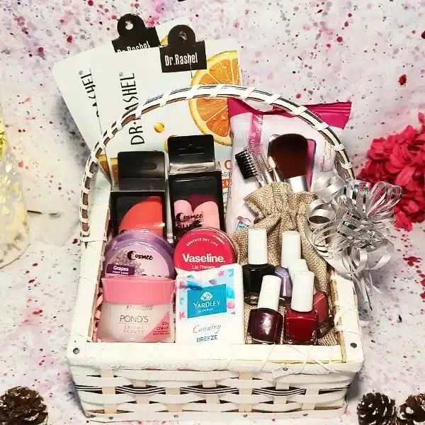 makeup essentials basket 01